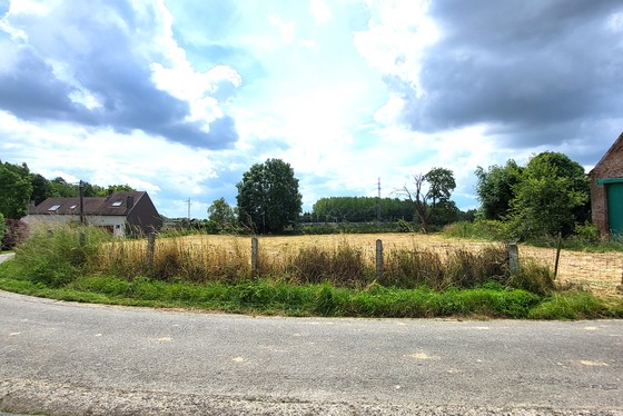 Prachtig stuk bouwgrond voor het bouwen van een open bebouwing!