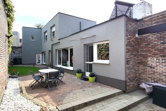 Knap gerenoveerde stadswoning op 194m² met tuin en garage. Topper!